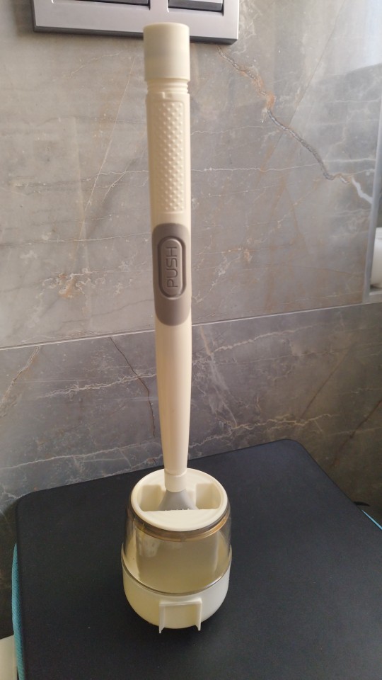 BestBrush, a forradalmi WC-kefe, amelynek gombja van a tisztítószer adagolásához - Image 9