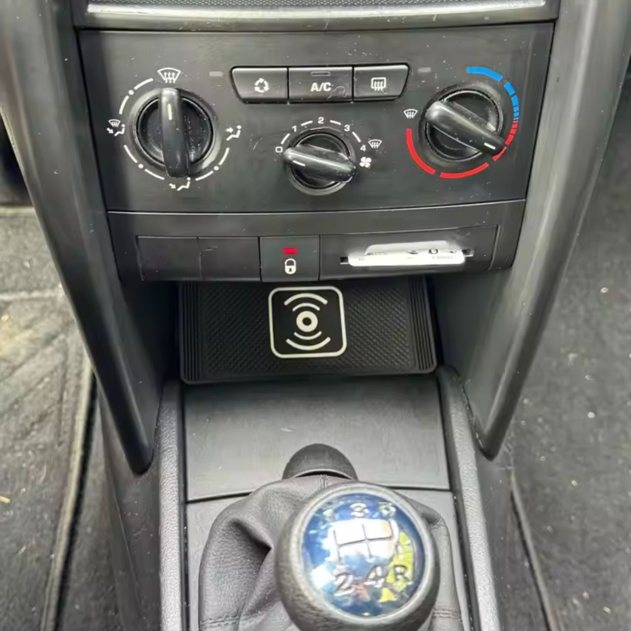 Vezeték nélküli töltőpad telefonokhoz, CarPad - Image 10