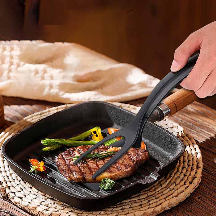 Egy konyhai spatula és fogó egyben!