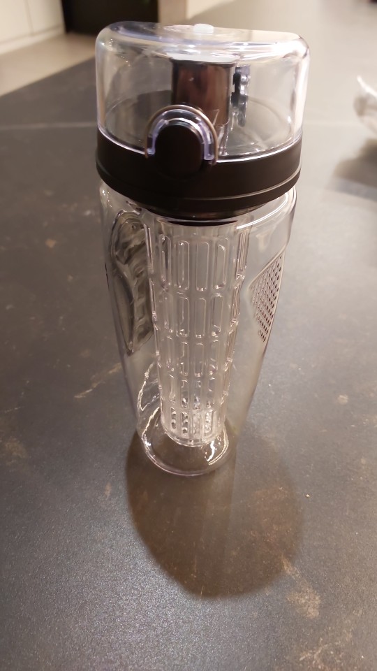 FruitBottle, vizes kulacs szűrővel gyümölcsökhöz, gyógynövényekhez vagy teához (1000 ml) - Image 10