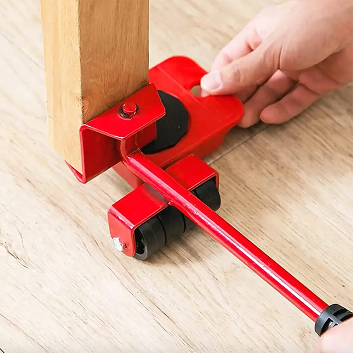 Tartalmazza a stabil kerékkitámasztókat és a könnyű emeléshez szükséges kart!