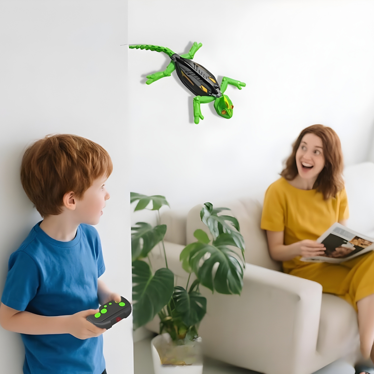 Gecko, egy távirányítós gyík, amely a padlón és a falakon mászik - Image 9
