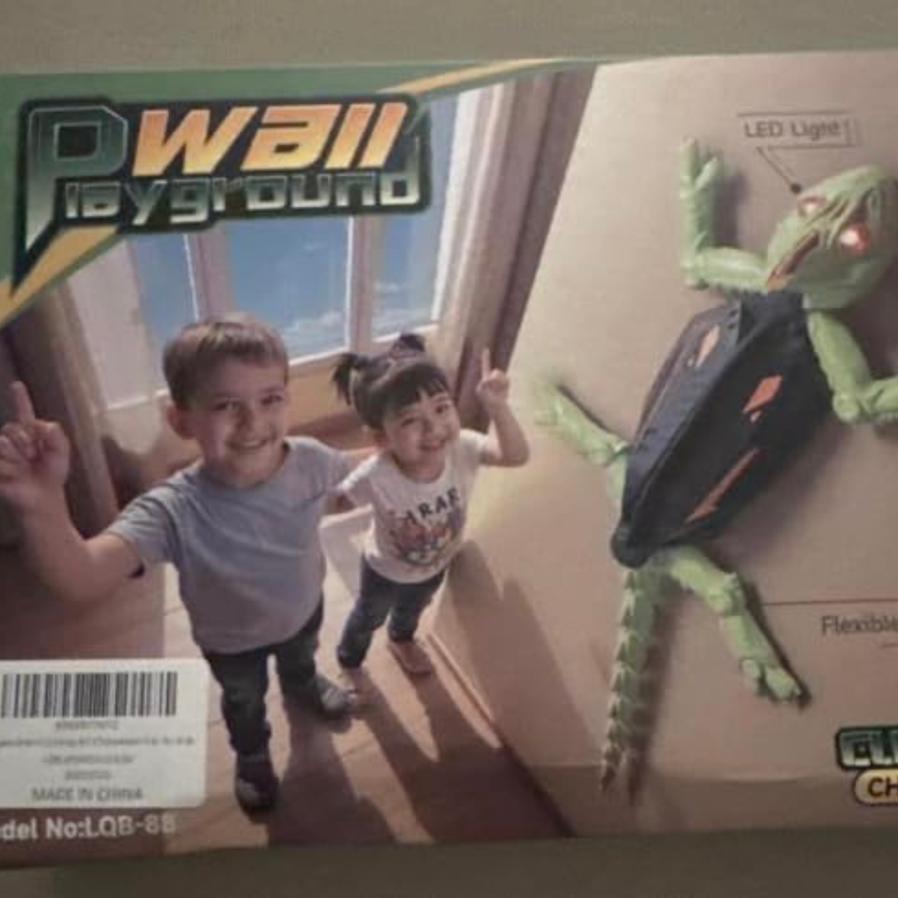 Gecko, egy távirányítós gyík, amely a padlón és a falakon mászik - Image 10