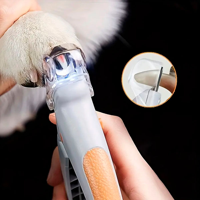 A PawGloTrim biztonságos és gyengéd ápolást biztosít a macskák és kutyák körmeinek, köszönhetően az éles fogónak és a beépített LED fénnyel.