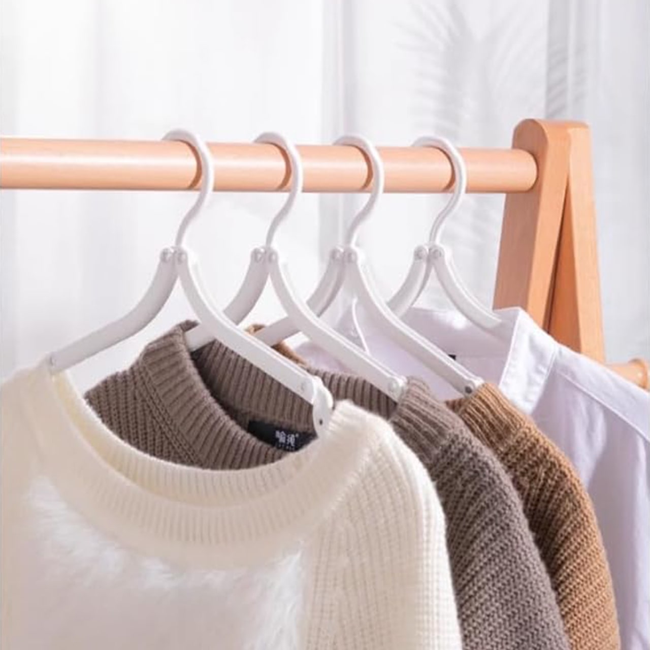 Rugalmasak, így különböző méretű ruhákhoz is illeszkednek.