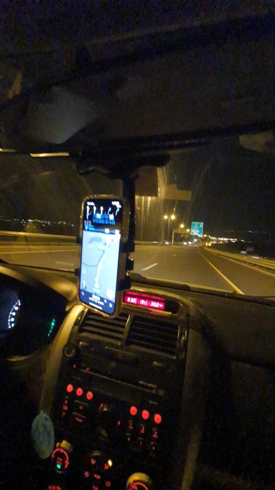 RotatableCarHolder, 360 fokos telefontartó, amely a visszapillantó tükörre rögzíthető - Image 4