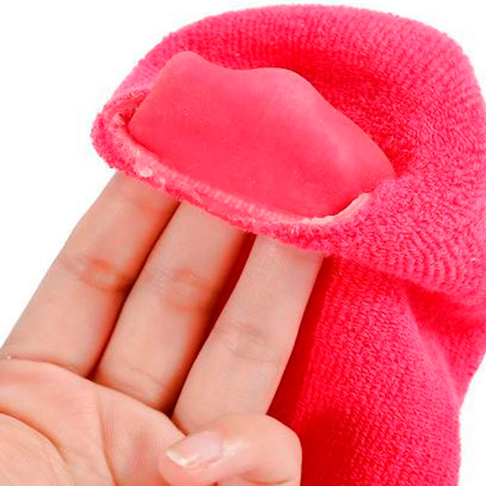 Csak húzza fel a zoknit, és a lábai mennyei puhák lesznek, miután néhány órán keresztül viselte őket!