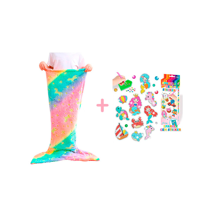 A SparkleMermaid csomag tartalmaz 2 játékot - egy lányos hableány takarót és egy gyémánt és matrica készletet!